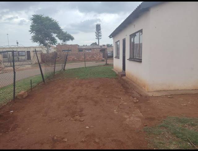 2 BEDROOM HOUSE FOR SALE IN VOSLOORUS EXT